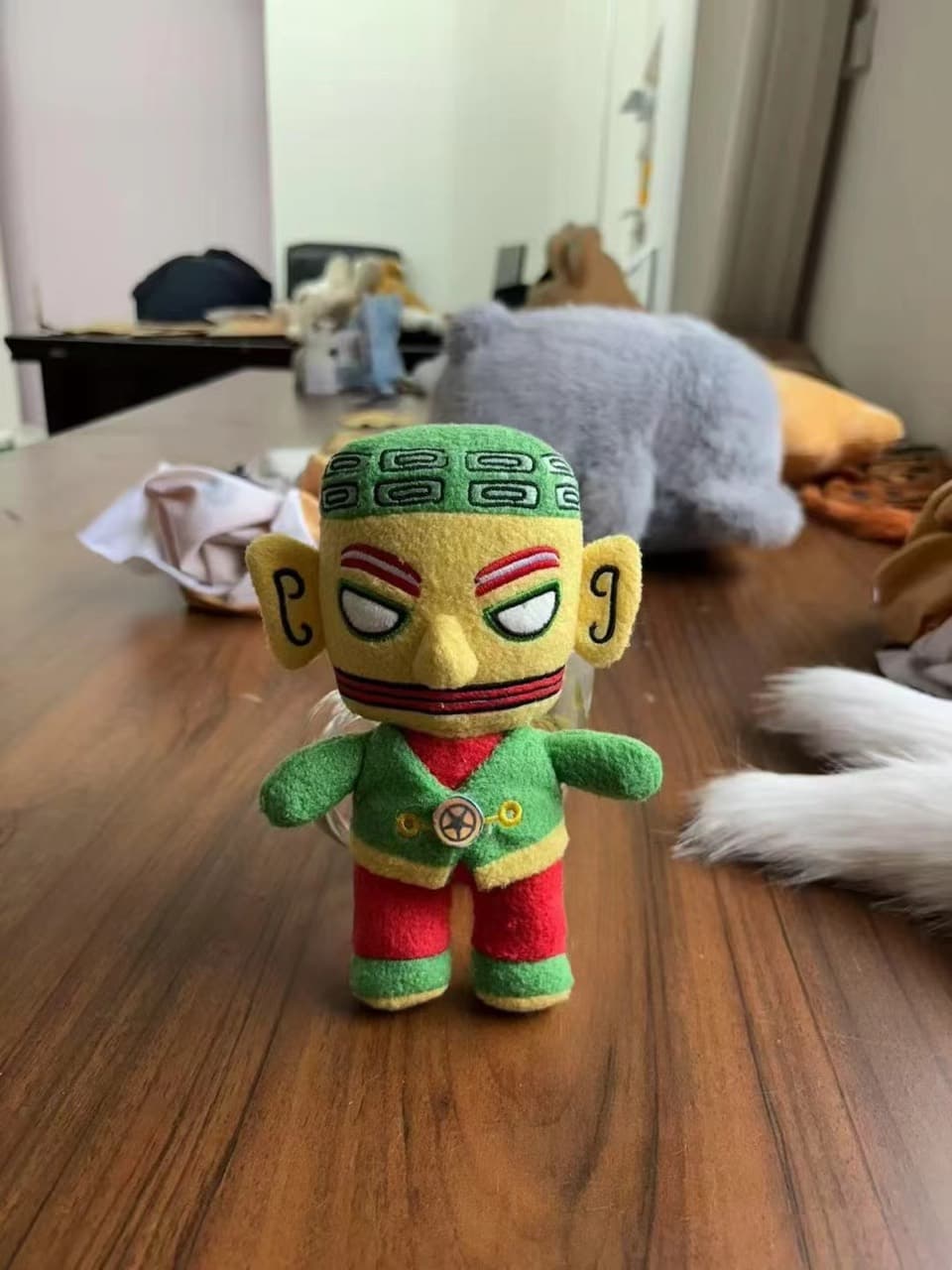 Figura de peluche de personaje personalizado hecha a partir del arte del cliente